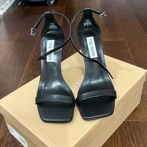 Size 6 steve madden Black Heel “Shaye”